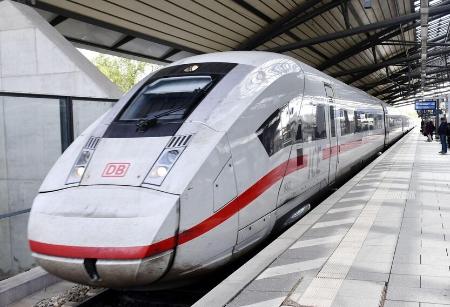 【ドイツ】特急列車内で襲撃、4人負傷　シリア人の男（20）　おのとハンマーで